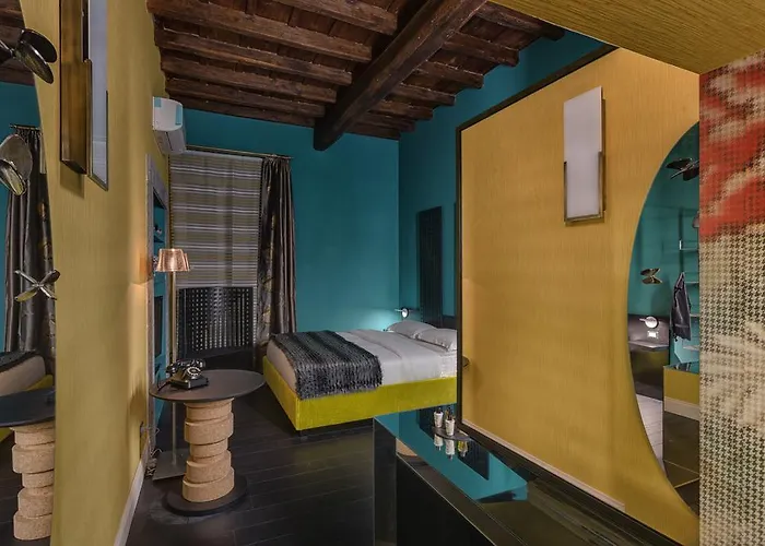 Three Rooms In Spanish Steps