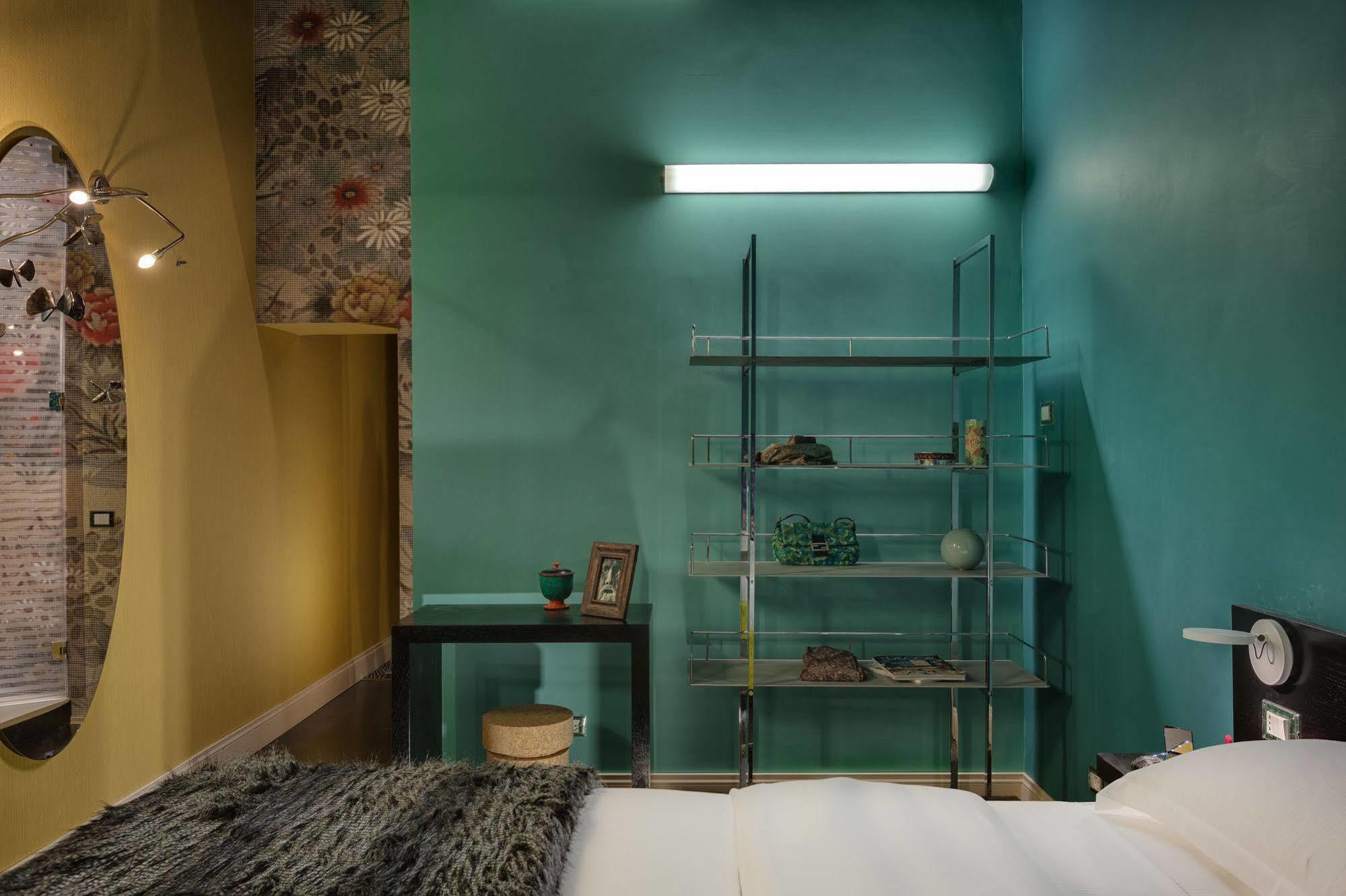 Three In Spanish Steps Bed & Breakfast Roma